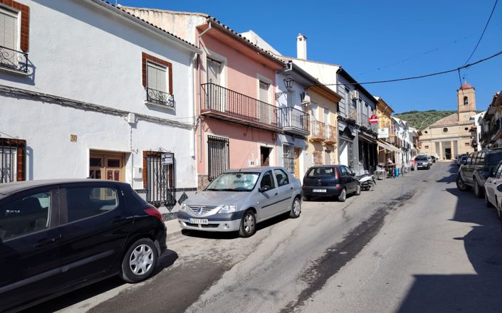 Image No.24-6 Bed House for sale