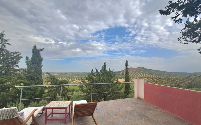 Image No.18-7 Bed House for sale