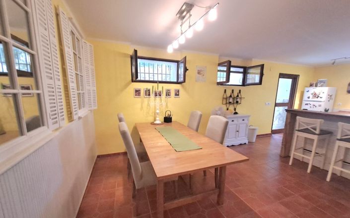 Image No.38-7 Bed House for sale