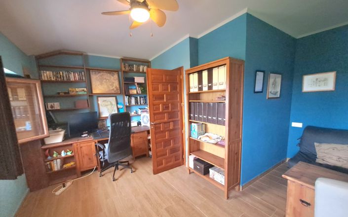 Image No.64-7 Bed House for sale