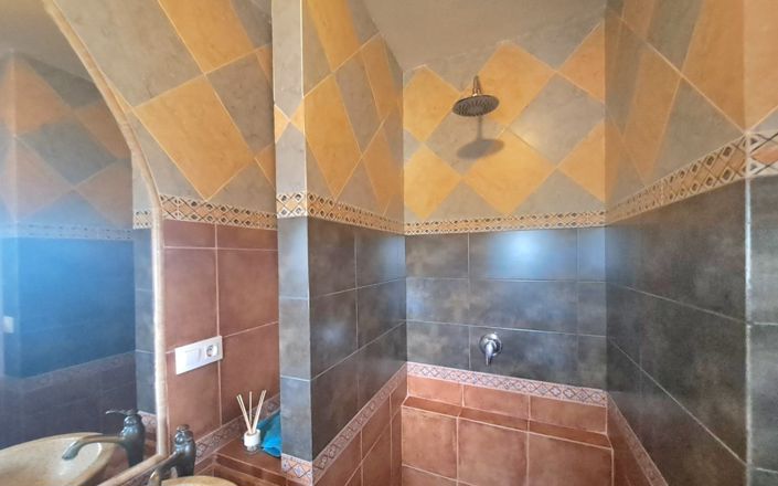 Image No.66-7 Bed House for sale