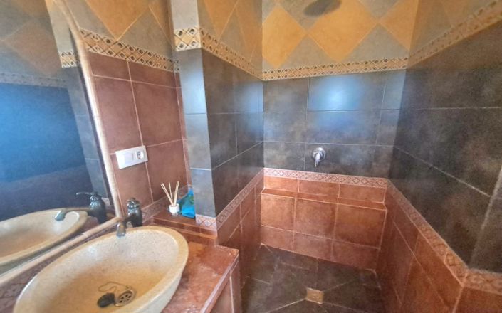 Image No.67-7 Bed House for sale