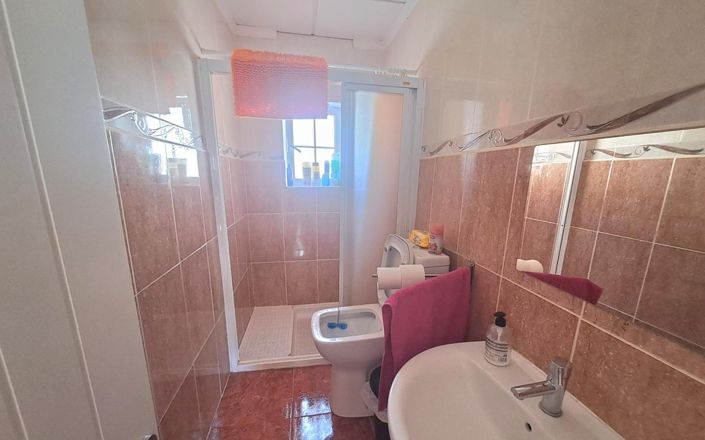 Image No.25-7 Bed House for sale