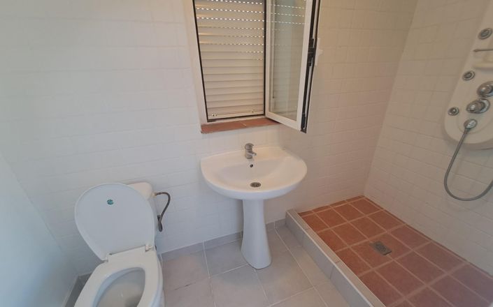 Image No.42-7 Bed House for sale