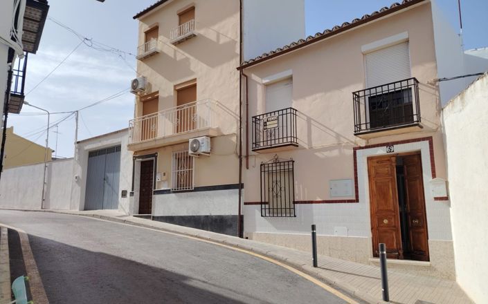 Image No.1-5 Bed House for sale