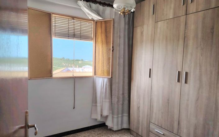 Image No.19-5 Bed House for sale