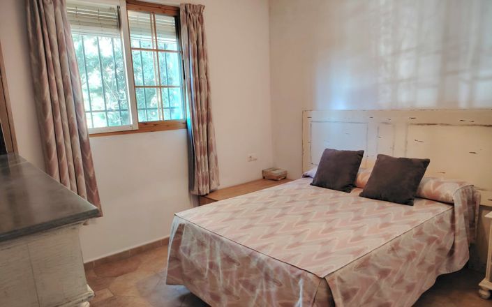 Image No.24-5 Bed House for sale