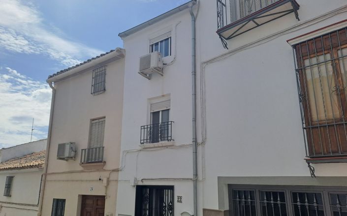 Image No.1-3 Bed House for sale