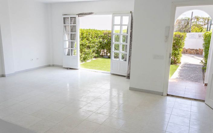 Image No.7-2 Bed House for sale