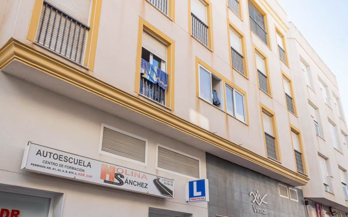 Image No.1-3 Bed House for sale