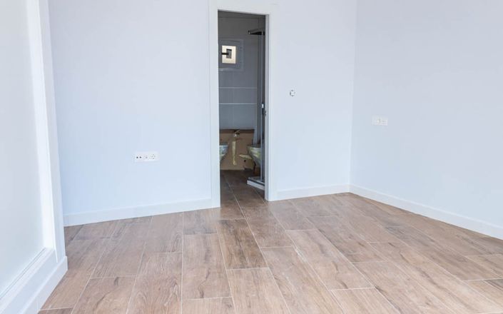 Image No.18-3 Bed House for sale