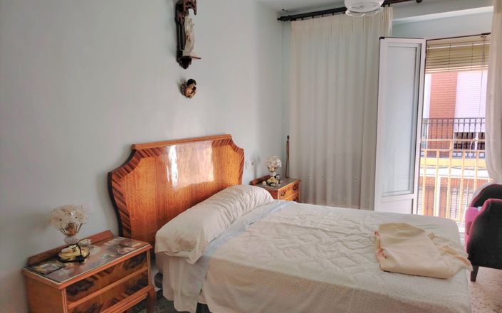 Image No.15-2 Bed House for sale