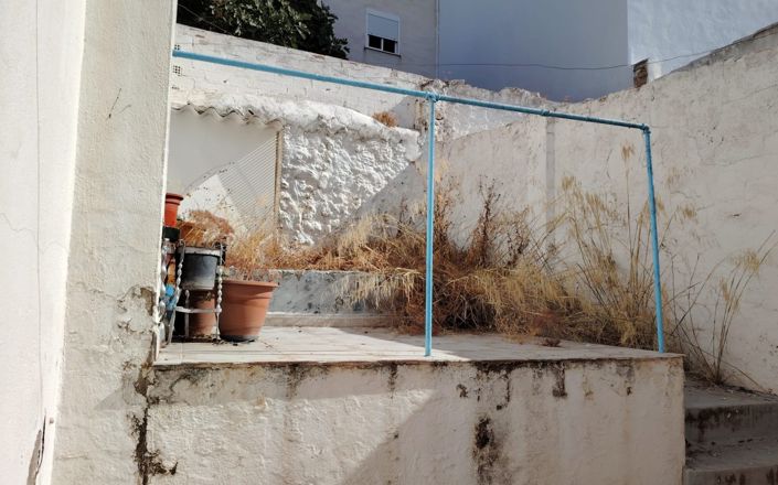 Image No.9-2 Bed House for sale