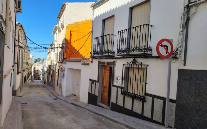 Image No.1-4 Bed House for sale