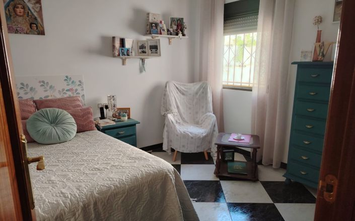 Image No.25-4 Bed House for sale