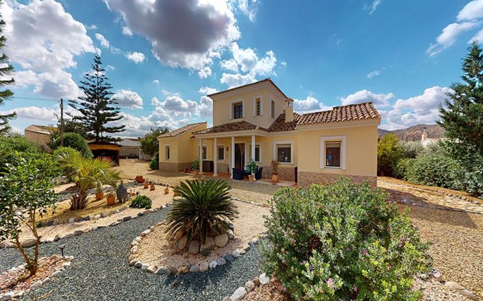 Image No.1-3 Bed House for sale