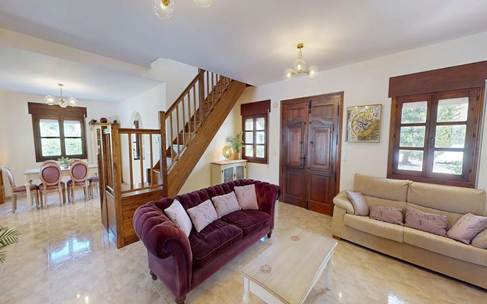 Image No.10-3 Bed House for sale