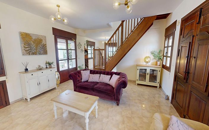 Image No.11-3 Bed House for sale