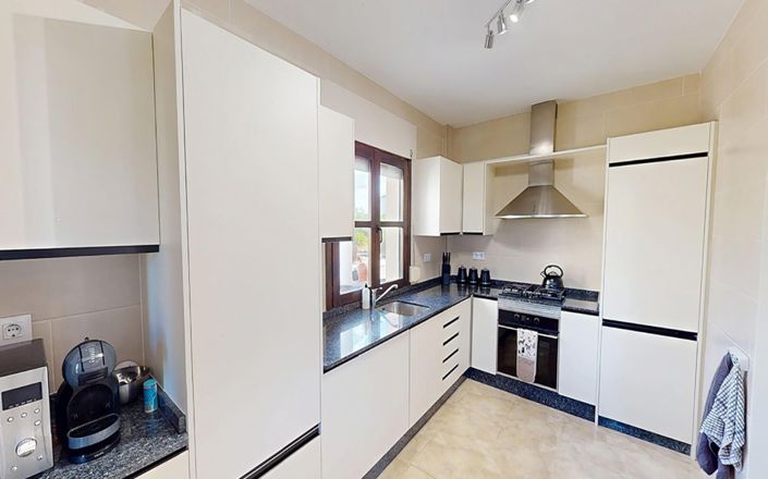 Image No.17-3 Bed House for sale