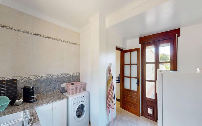 Image No.19-3 Bed House for sale