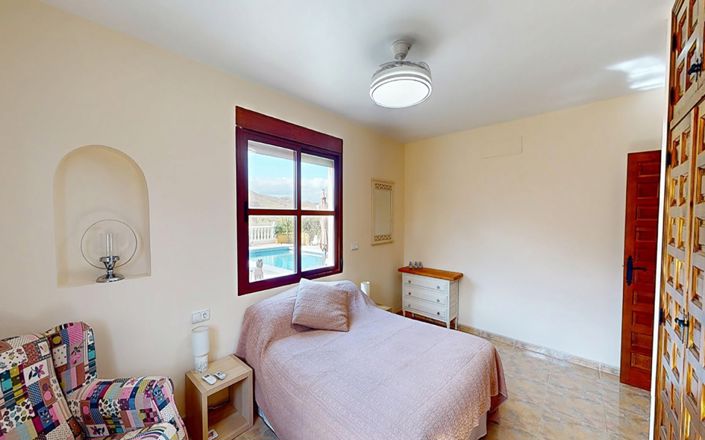 Image No.22-3 Bed House for sale