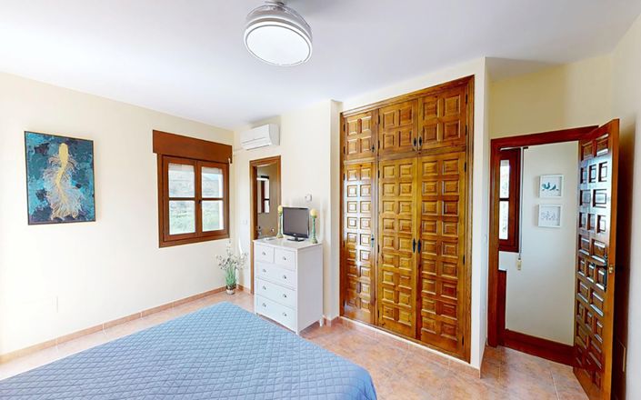 Image No.29-3 Bed House for sale