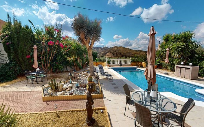 Image No.6-3 Bed House for sale