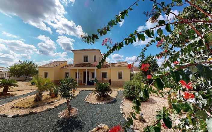 Image No.8-3 Bed House for sale