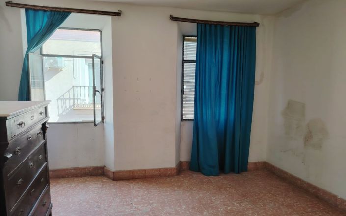 Image No.16-4 Bed House for sale