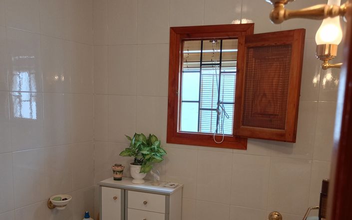 Image No.31-4 Bed House for sale