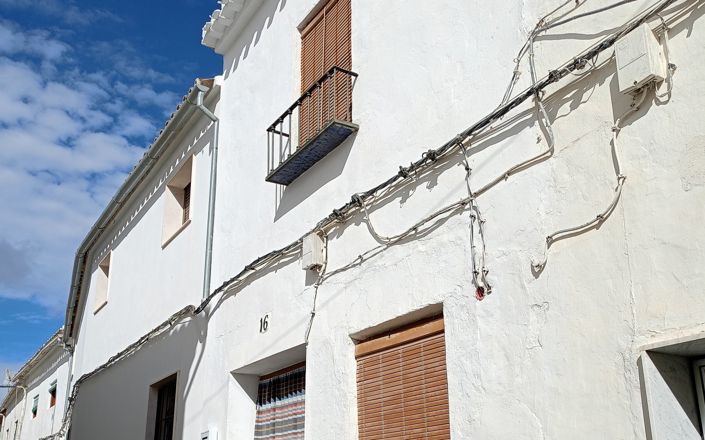 Image No.1-2 Bed House for sale