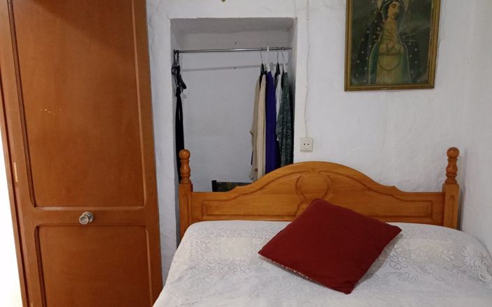 Image No.12-2 Bed House for sale