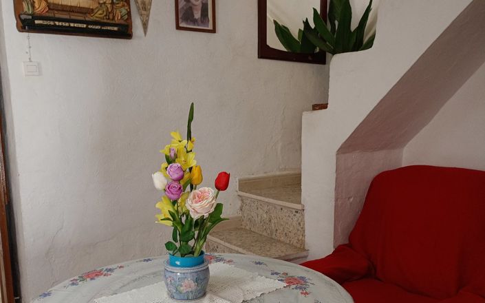 Image No.5-2 Bed House for sale