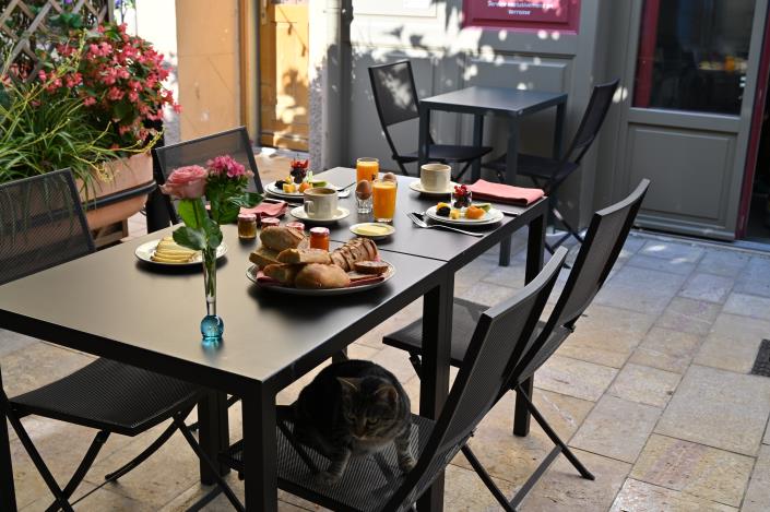 Image No.6-7 Bed Hotel for sale