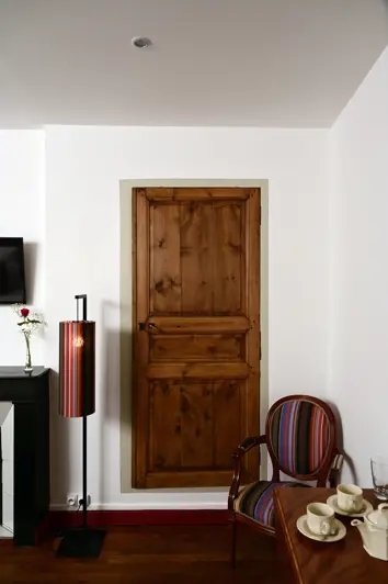 Image No.8-7 Bed Hotel for sale