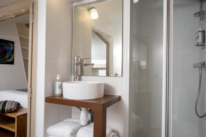 Image No.23-7 Bed Hotel for sale