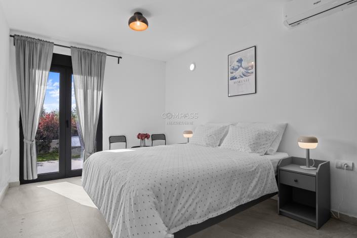 Image No.9-8 Bed Villa for sale