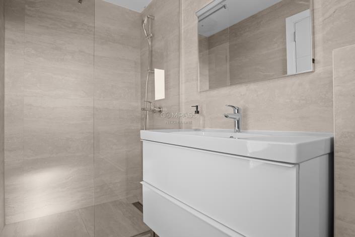 Image No.12-8 Bed Villa for sale