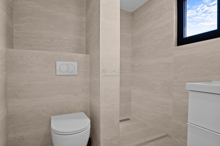 Image No.32-8 Bed Villa for sale