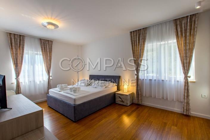 Image No.10-4 Bed Villa for sale