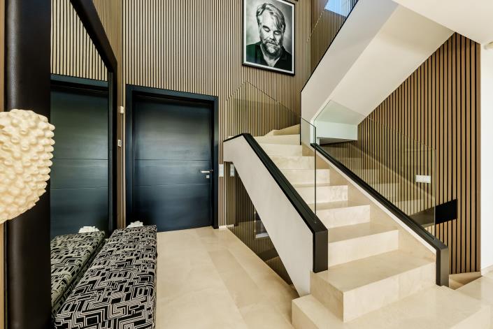 Image No.9-7 Bed Villa for sale