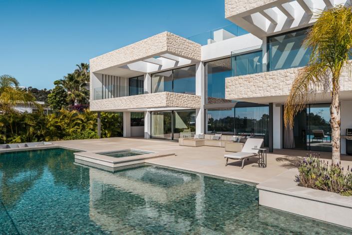 Image No.2-4 Bed Villa for sale