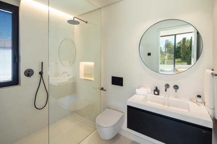 Image No.26-5 Bed Villa for sale