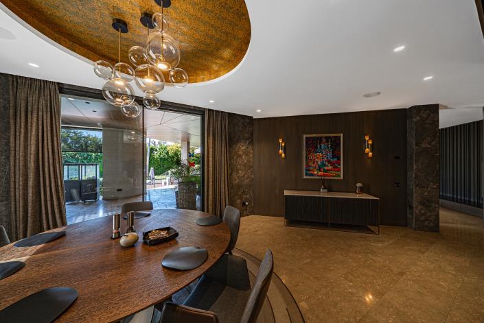 Image No.8-10 Bed Villa for sale