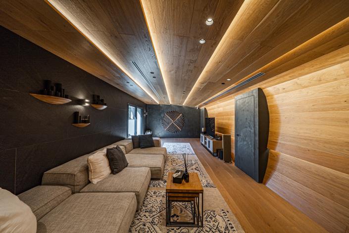 Image No.11-10 Bed Villa for sale