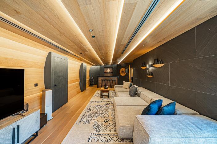 Image No.13-10 Bed Villa for sale