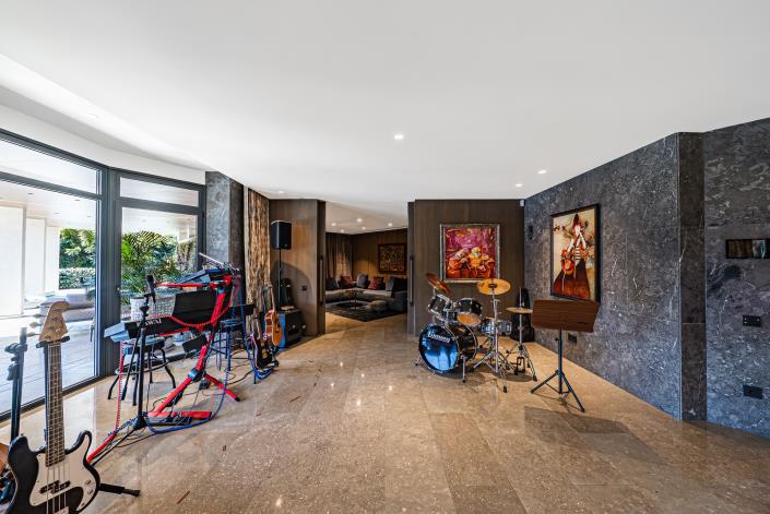 Image No.15-10 Bed Villa for sale