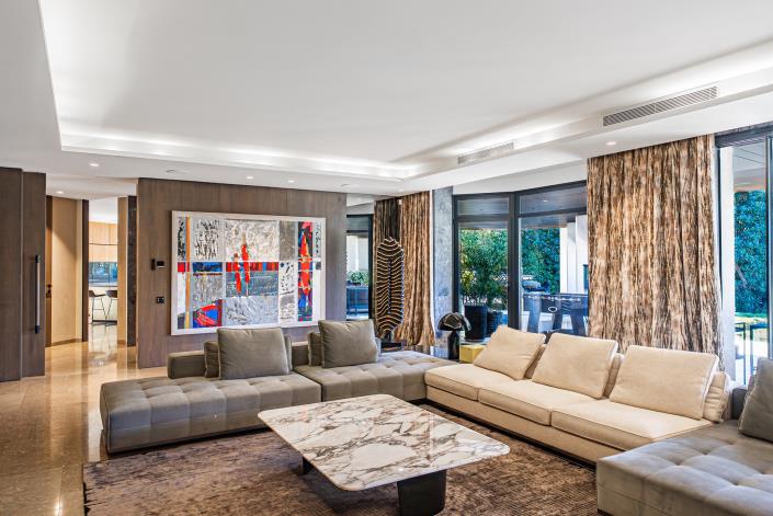 Image No.17-10 Bed Villa for sale