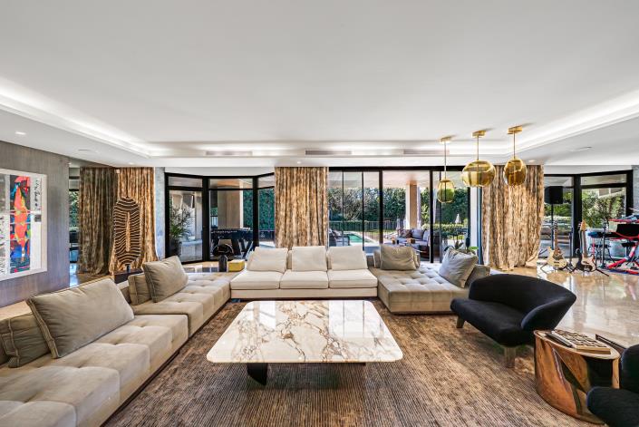 Image No.20-10 Bed Villa for sale