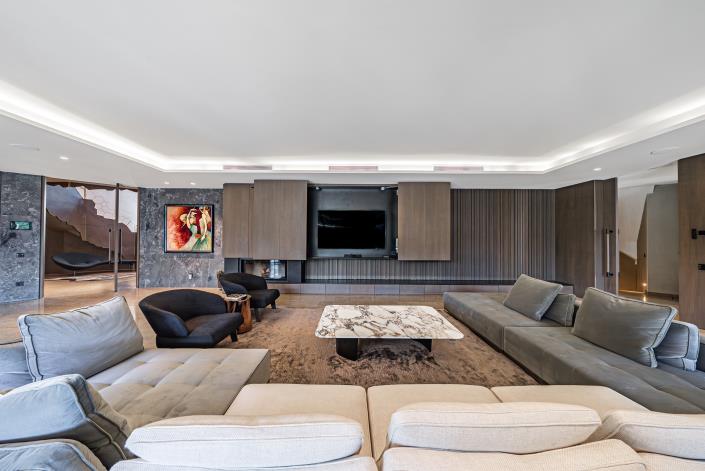 Image No.42-10 Bed Villa for sale